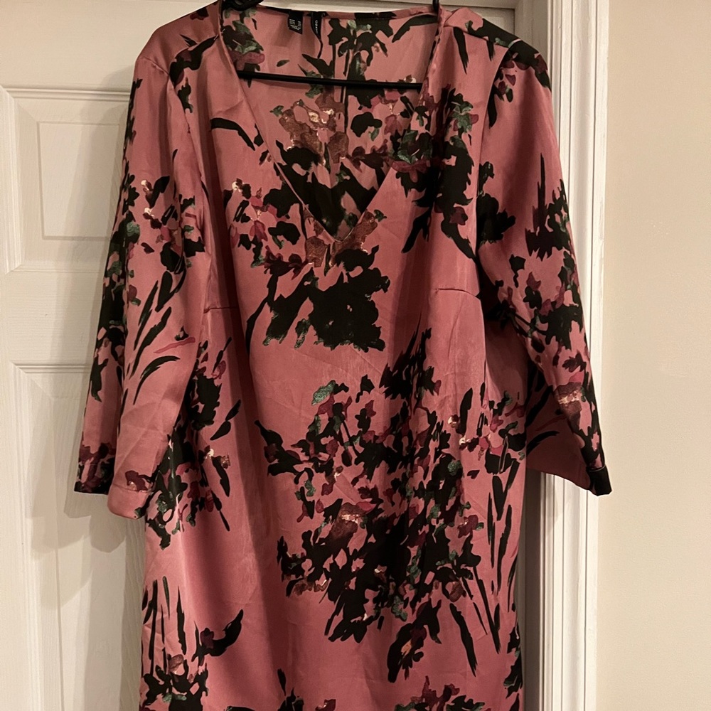 Great purple-ish dress.
